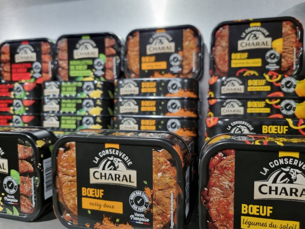 des-boites-a-sardines-contenant-de-la-viande-malin-photo-ebra-v-m-m-1650976545